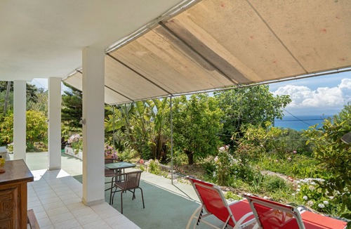 Ratzakli House | Holiday Home 'Palati' with Sea View, Wi-Fi and Air Conditioning