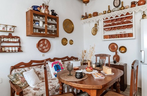 Sifnos House | Holiday Home 'Penny's House' with Mountain View, Wi-Fi and Air Conditioning