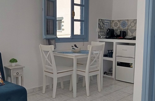 Grikos House | Holiday Home 'Pico Bello Patmos 24' with Mountain View, Wi-Fi and Air Conditioning