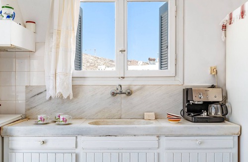 Panormos House | Holiday Home 'Serenity Panormos Traditional Home' with Mountain View, Wi-Fi and Air Conditioning