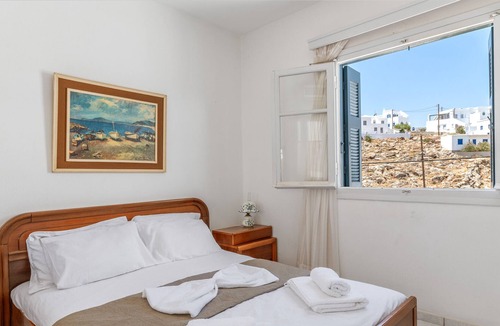 Panormos House | Holiday Home 'Serenity Panormos Traditional Home' with Mountain View, Wi-Fi and Air Conditioning