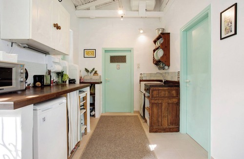 Korithi House | Holiday Home 'Sira Stonehouse L' with Sea View, Wi-Fi and Air Conditioning