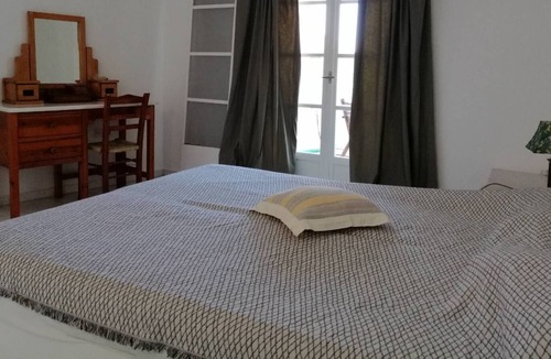 Agkidia House | Holiday Home 'Traditional House In Naxos' with Shared Terrace, Shared Garden and Wi-Fi