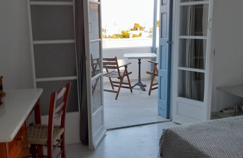 Agkidia House | Holiday Home 'Traditional House In Naxos' with Shared Terrace, Shared Garden and Wi-Fi