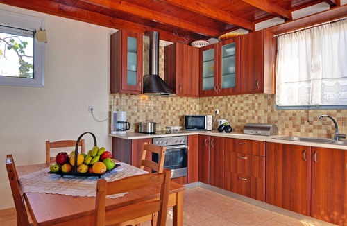 Milos House | Holiday Home 'Villa Marina' with Sea View, Wi-Fi and Air Conditioning
