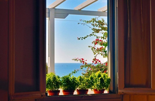 Milos House | Holiday Home 'Villa Marina' with Sea View, Wi-Fi and Air Conditioning