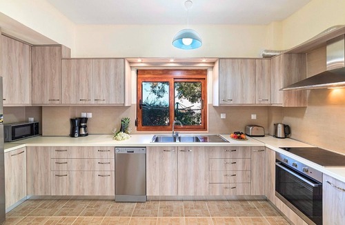 Kastellos House | Holiday house Kastellos for 1 - 12 persons with 4 bedrooms - Holiday house