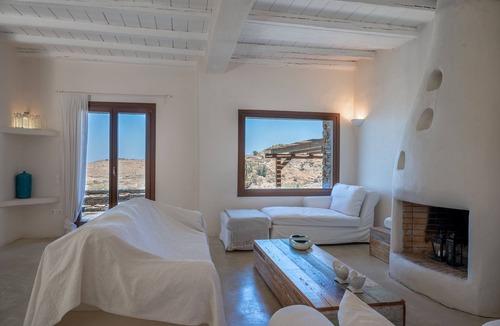Vourkari Villa | ☀️Holiday & nomad house great 🌊🌅 view sleeps 8 w/fireplace & pool Kea Cyclades