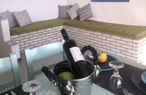 Akrogialion Apartment | Homerez - Beautiful apartment With sea view and garden