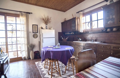 Manna House | Homerez - Cozy House in Manna with Mountain View