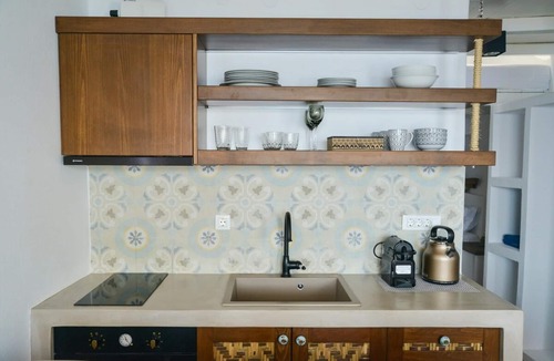 Tripiti House | honeymoon klima suite