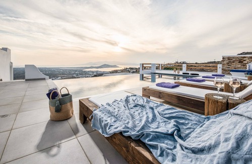 Naxos Town Villa | Horizon Villa in Naxos Skyline