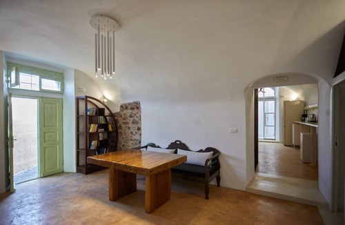 Oia Hostel | Hostel ∙ 8 guests