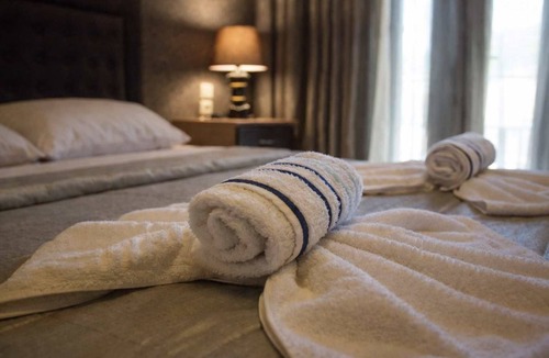 Menidion Bed & Breakfast | Hotel Delfini – Seaside Family Room, Menidi