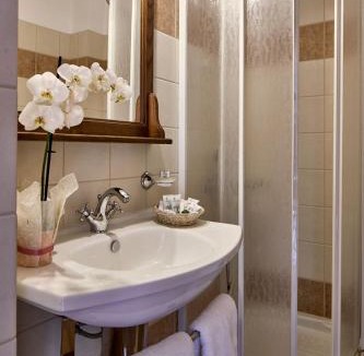 Agios Lavrentios Hotel | Hotel Dryades and Spa