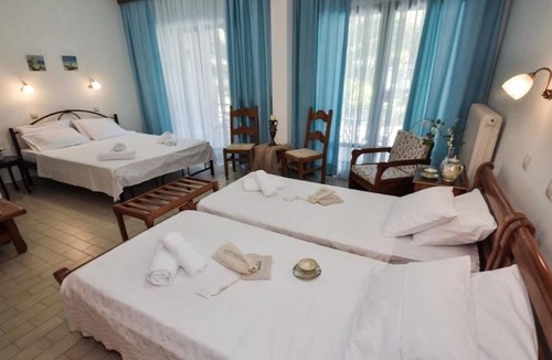 Ormos Prinou House | Hotel Vlachogiannis - Quadruple Room 3