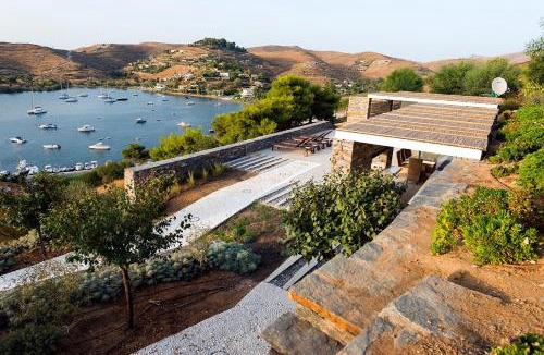 Vourkari House | House garden