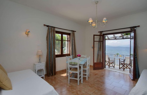 Lefokastron Apartment | House in Lefokastro - in front of the beach + Wi-Fi #3