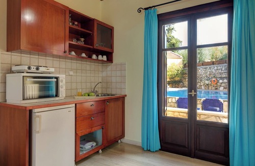 Douliana Condo | House in small village close to beaches