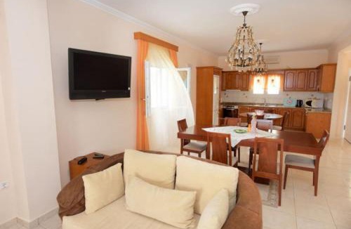 Notos Apartment | House of Roses