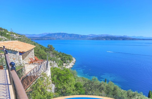Katavolos Villa | House On The Rocks in Nisaki