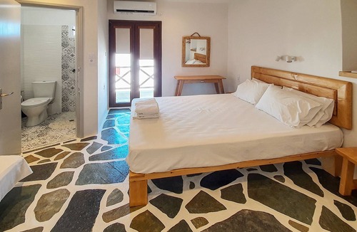 Galissas Apartment | House with friendly atmosphere and sea and sun set view close to a sundy beach