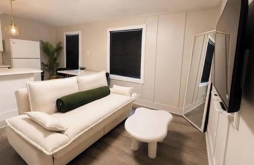 Hyde Park Apartment | Houston Walkable Gem Modern Montrose Stay