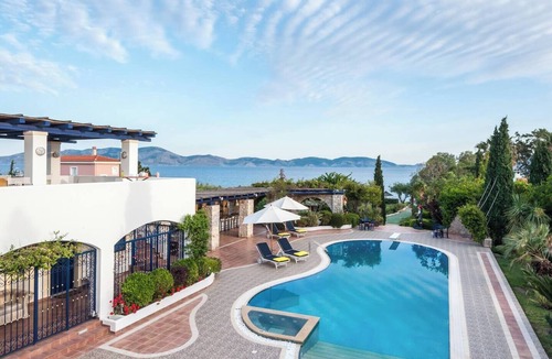Pigadia Villa | Hydra Bay Resort - Villa Elandra