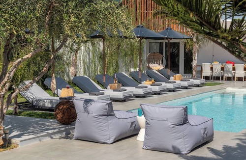 Paralia Kourna Villa | Hypnosis Beachside Villa-Heated Pool-Spasious-Basketball C.-Ping Pong-Projector