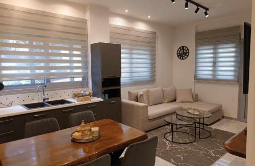 Volos Apartment | Iatrou city home