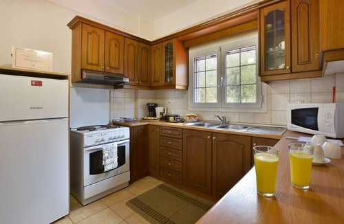 Agios Matthaios Apartment | Ideal for families! Apartment with garden at the beach, wifi | Prassoudi, Corfu