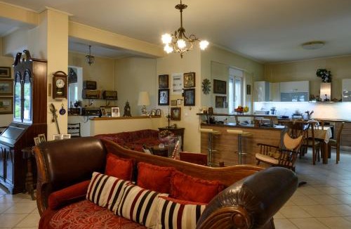 Penteli House | Ideal Forest room