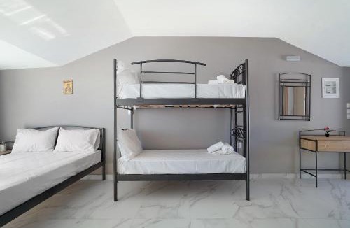 Pidima Kyras Apartment | Iguana studio 17