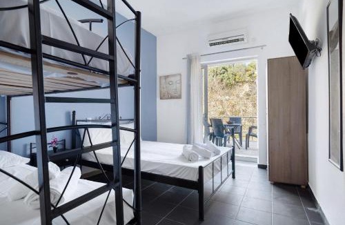 Pidima Kyras Apartment | Iguana studio 9