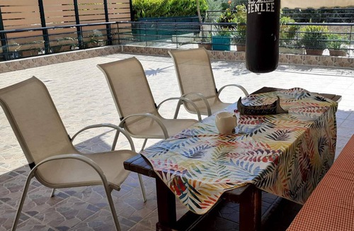 Paiania Apartment | Immaculate 2-Bed Apartment