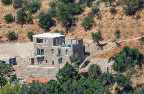 Amigdalokefali Villa | INO I, sea goddess domus jacuzzi by Amigdalokefali Elafonissi