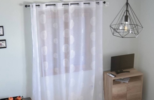 Pella Region Apartment | Ira Charming apt with stunning view!