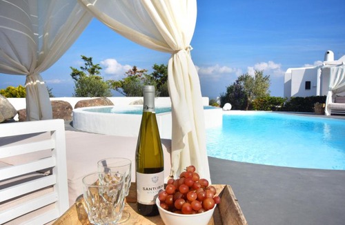 Fira Villa | Irene's Villa