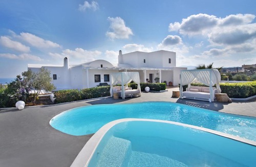 Fira Villa | Irene's Villa