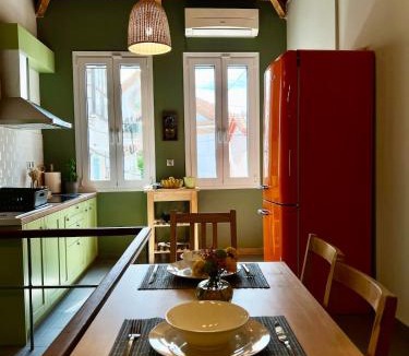 Lesvos Apartment | Iriki Loft, ένας ατμοσφαιρικός ρετρό χώρος στην Ερμού