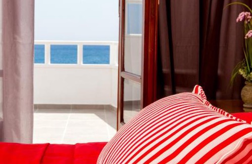 Kamari Hotel | Irini's Rooms Fteoura