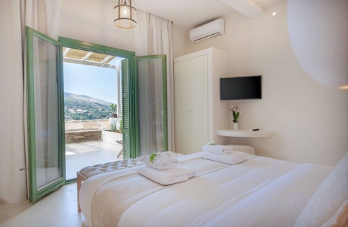 Andros Town House | Iris Suite by Casa Di Fiori Andros Suites
