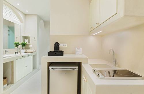 Andros Town House | Iris Suite by Casa Di Fiori Andros Suites
