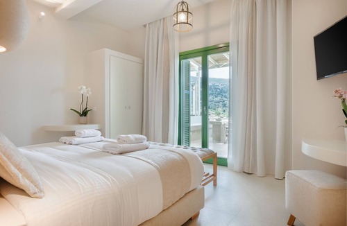 Andros Town House | Iris Suite by Casa Di Fiori Andros Suites