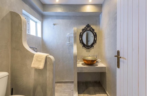 Petaloudes Apartment | IVORY MAISONETTE Private Terrace near Old Town