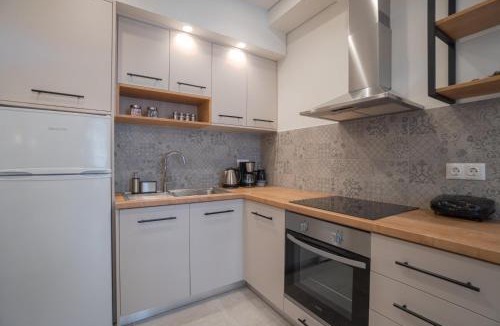 Khora Sfakion Apartment | Jacuzzi maisonette in Sfakia center 'New 2023'