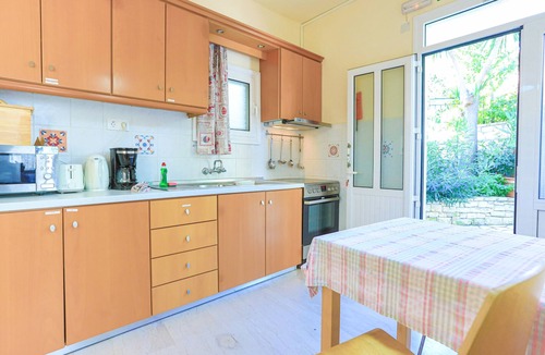 Katavolos Apartment | Jasmin Kaminaki: Little apartment next to the beach! 1 bedroom, bathroom, kitchen, garden