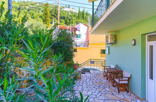 Katavolos Apartment | Jasmin Kaminaki: Little apartment next to the beach! 1 bedroom, bathroom, kitchen, garden