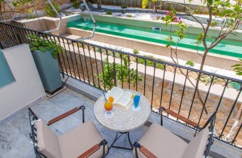 Tolo Hotel | JOHN & GEORGE