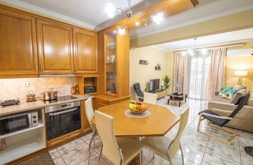 Nafplion City Centre Apartment | Johnny’s Three Bedroom Apartment for 2-8 people —5min from Nafplio center